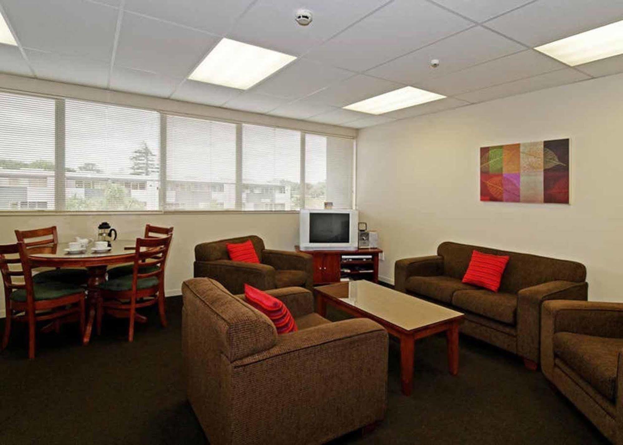Kudos Business Suites & Airport Motel Auckland Exterior photo